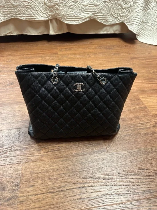 Calfskin Quilted Timeless Tote medium - Picture 1 of 6